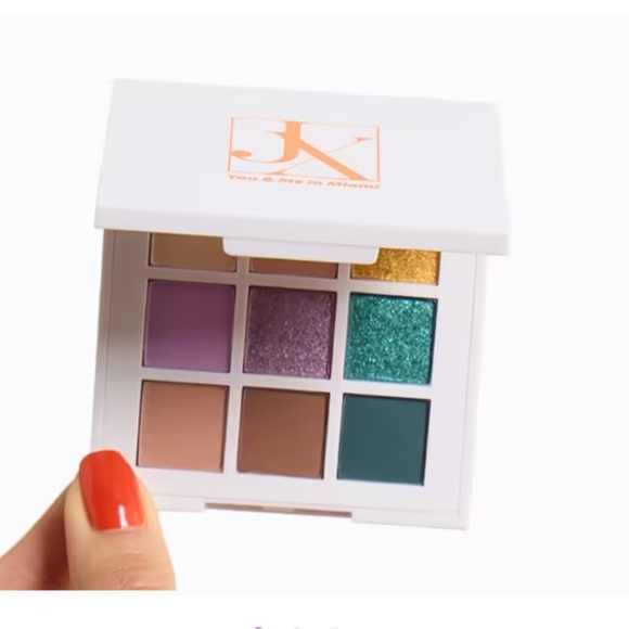 JUST XIMENA You & Me in Miami Eyeshadow Palette - Picture 6 of 6